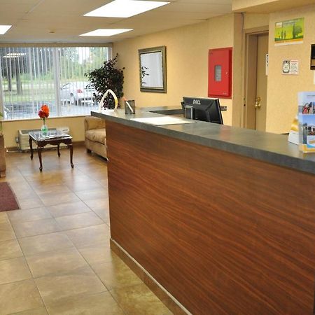 Airport Inn Флинт Экстерьер фото