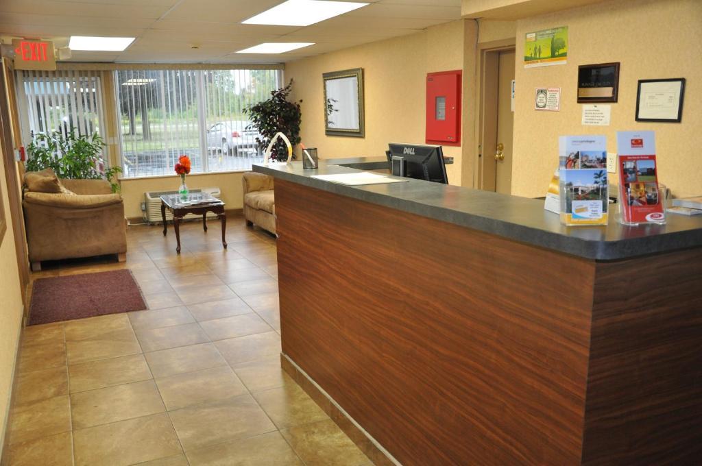 Airport Inn Флинт Экстерьер фото